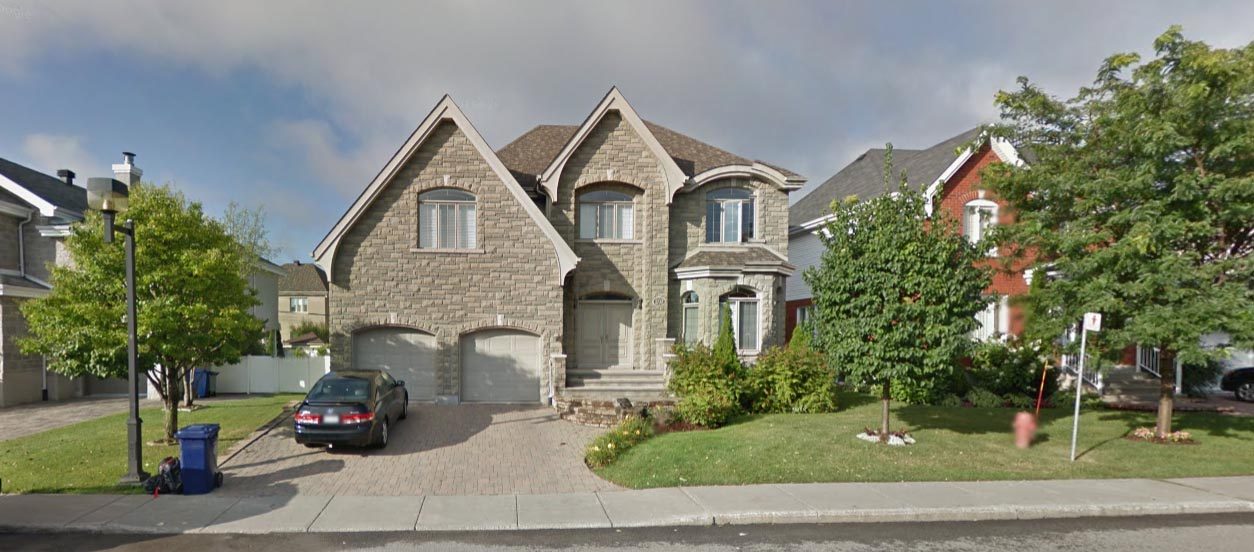 Rue de maisons unifamiliales de pierre et de brique, projet Ferme Papineau à Vimont